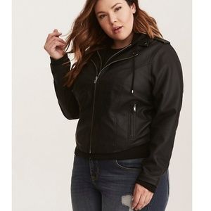 BLACK FAUX LEATHER 2FER MOTO JACKET(TORRID SIZE2)